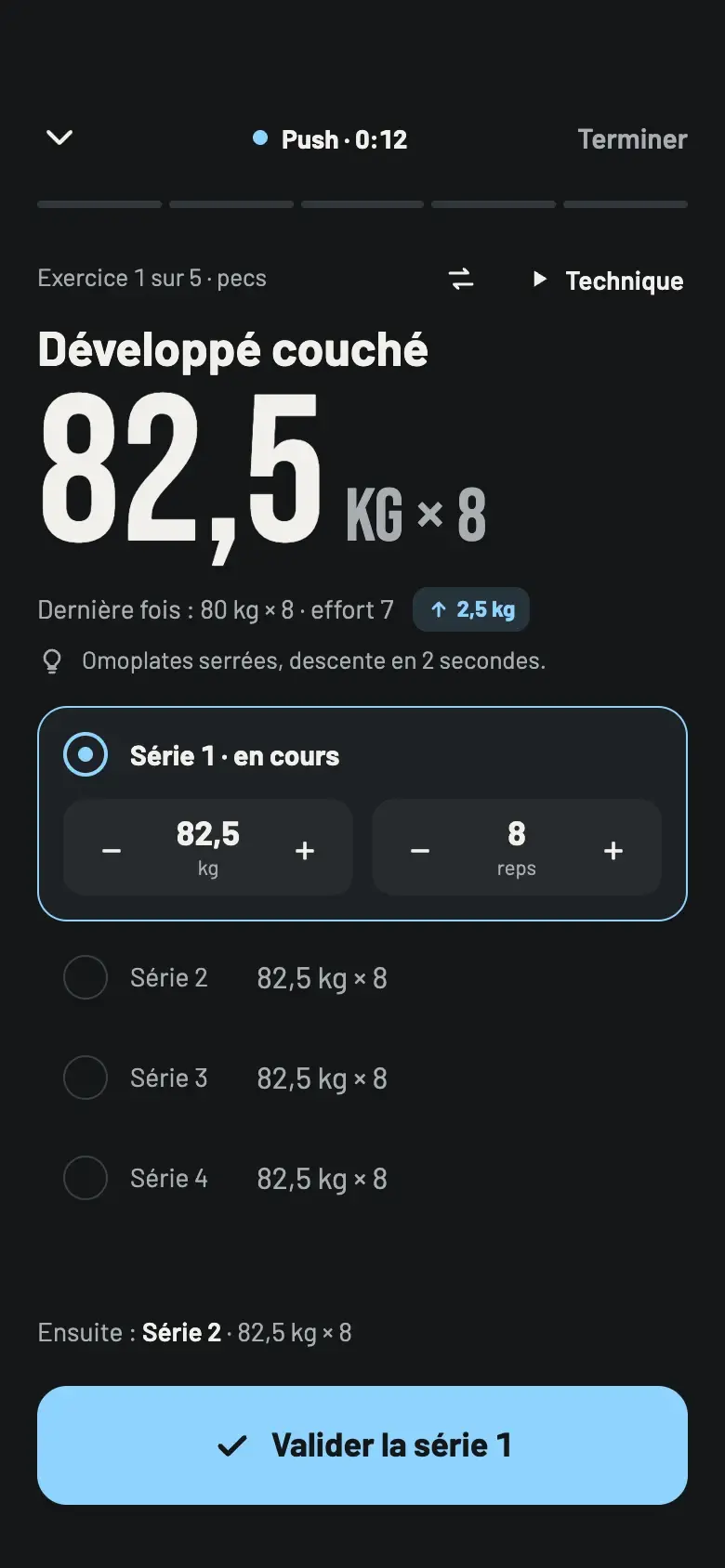 Une séance en cours : l’exercice, la charge et les séries à valider